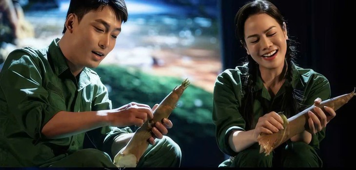 Nhật Kim Anh hết hồn khi chỉ trong 3 tiếng vé vở Cuốn truyện bị đốt diễn ở Hà Nội đã phát hết - Ảnh 1.