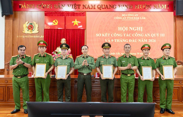 Khởi tố 2 vợ chồng livestream bán lộc, cho số chiếm 50 tỉ đồng - Ảnh 1.