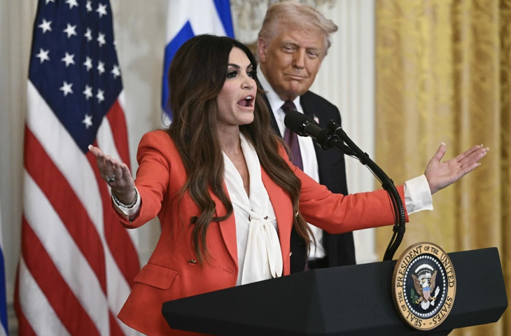 Nhà Trắng yêu cầu Đại sứ Mỹ tại Hy Lạp Kimberly Guilfoyle từ chức - Ảnh 1.