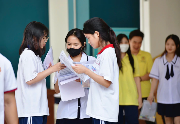 'Lùa' học sinh vào lớp liên kết rồi 'dí' giấy tự nguyện: Liệu có hết cửa sau ngày 15-11? - Ảnh 1.