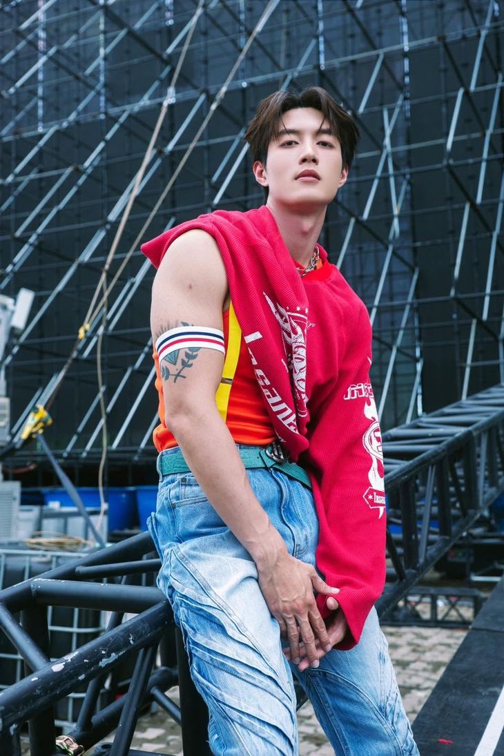 Ban tổ chức Sao Concert xin lỗi sau sự cố ca sĩ gãy xương sườn - Ảnh 1.