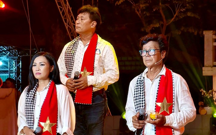 Lắng đọng ‘Khúc tri ân’ trước giờ đón các anh hùng liệt sĩ về đất mẹ - Ảnh 2.