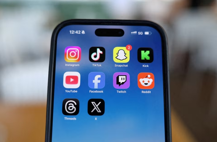 Hy Lạp đề xuất cấm trẻ dưới 15 tuổi dùng Instagram, TikTok, Facebook - Ảnh 1.