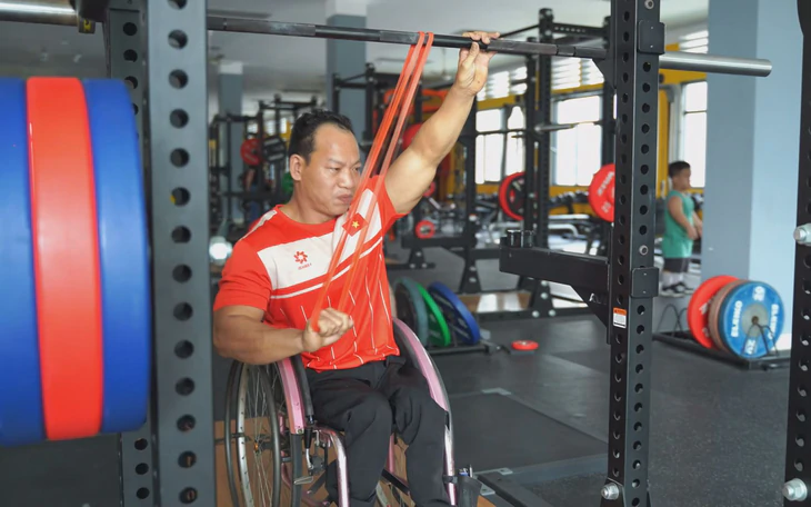 Lực sĩ Lê Văn Công giành huy chương bạc Asian Para Games - Ảnh 3.