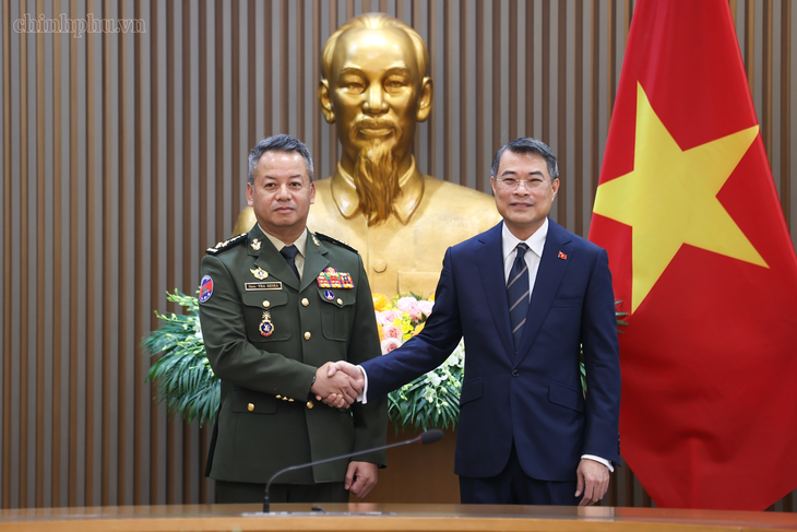 Thủ tướng Lê Minh Hưng tiếp hai Bộ trưởng Quốc phòng Lào và Campuchia - Ảnh 4.