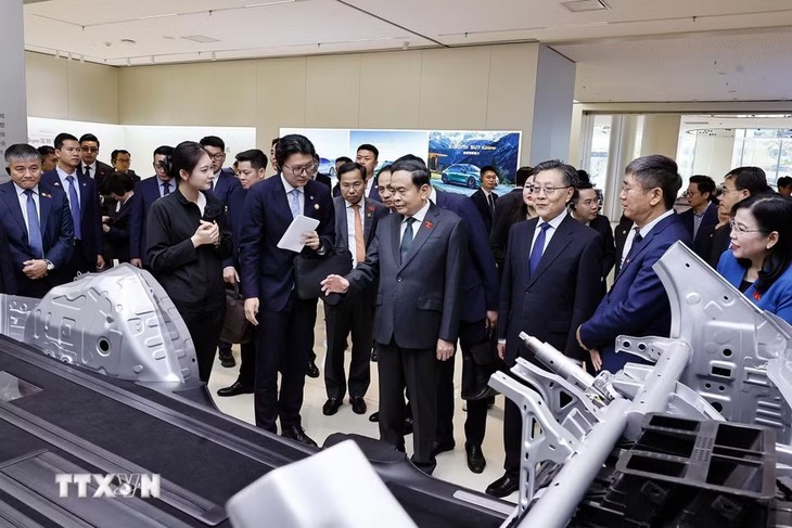 Chủ tịch Quốc hội Trần Thanh Mẫn đến Thiểm Tây, thăm siêu nhà máy Xiaomi - Ảnh 4.