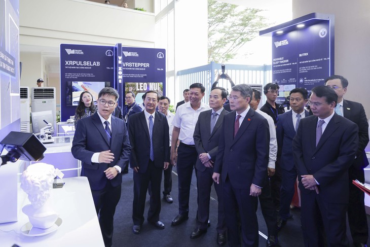 Thủ tướng: Đại học Quốc gia TP.HCM phải xác định công nghệ cần làm chủ, sản phẩm cần tạo ra - Ảnh 3.