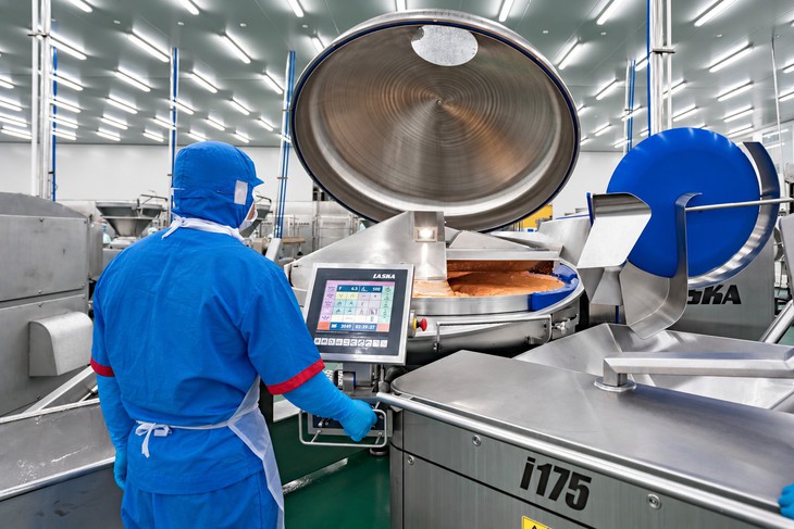 Từ nhà máy đến bệnh viện, doanh nghiệp TP.HCM tăng tốc bằng AI, công nghệ số - Ảnh 3.