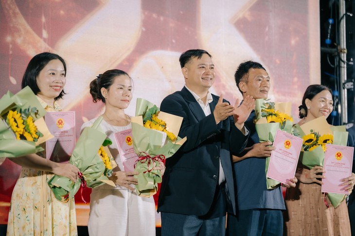 ROX Living Đồng Văn: Khi niềm vui an cư hòa cùng đêm nhạc - Ảnh 2.