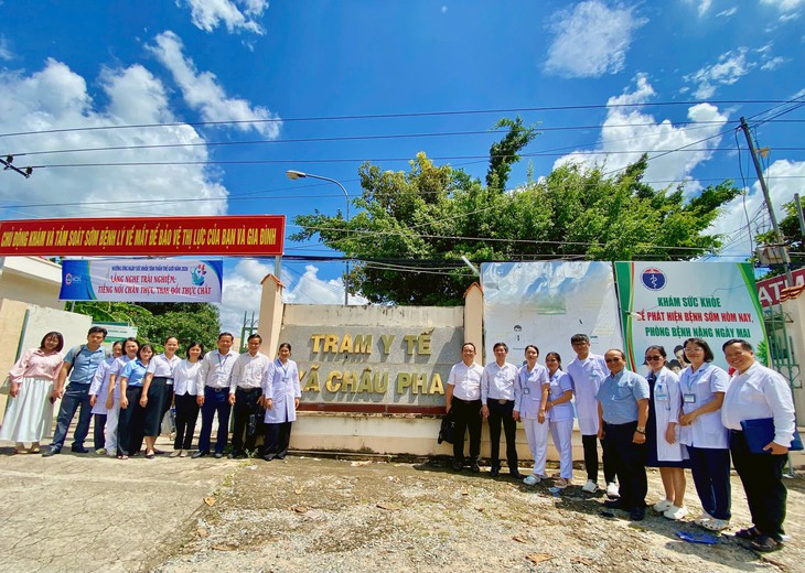 Loạt bệnh viện TP.HCM khảo sát trạm y tế, hướng đến 'cầm tay chỉ việc', chuyển giao kỹ thuật - Ảnh 1.