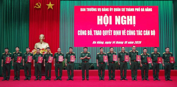 Đà Nẵng bổ nhiệm 77 cán bộ Ban chỉ huy quân sự cấp xã, phường, tất cả đều không phải người địa phương - Ảnh 1.