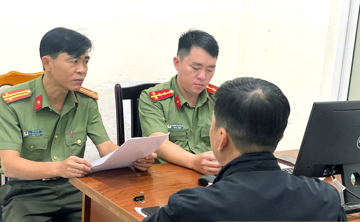 Bị đòi nợ qua điện thoại, người đàn ông chuyển cuộc gọi đến đường dây nóng công an - Ảnh 2.