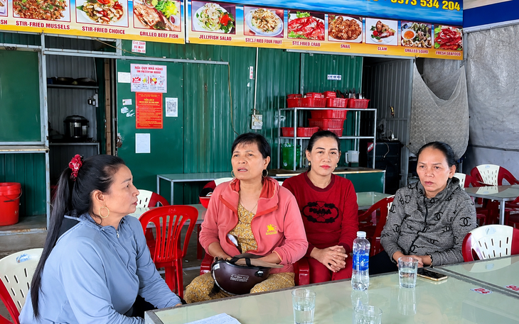 Hơn 100 quán hải sản dọc bờ kè biển Nhật Lệ có thể chuyển qua mô hình lưu động? - Ảnh 2.