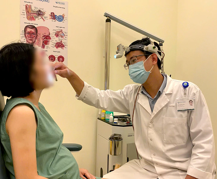 Cúm lây cả nhà: Ai cần chú ý, khi nào đi khám? - Ảnh 2.