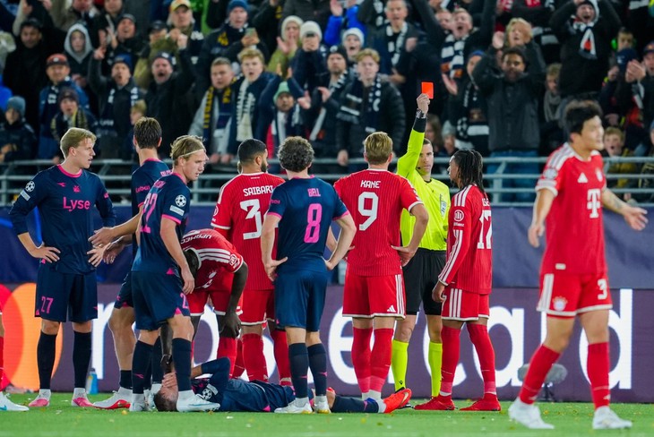 Olise nhận bão chỉ trích sau hành vi không fair-play - Ảnh 2.