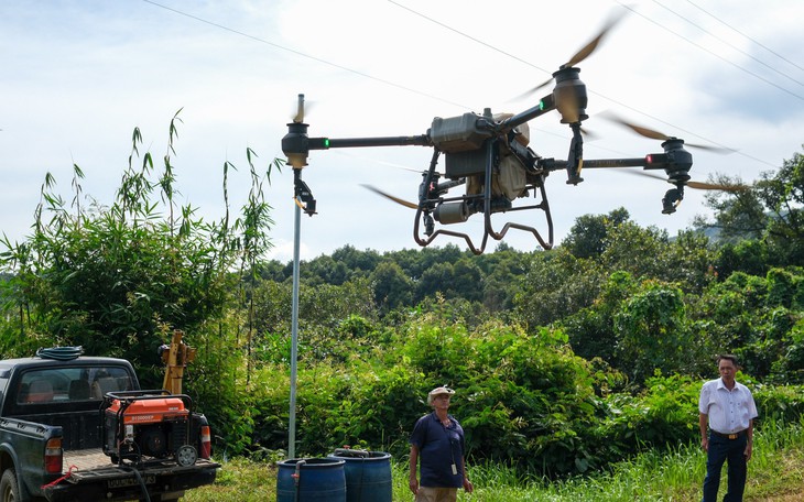 Cấm bay flycam, drone quanh sân bay quốc tế Cam Ranh - Ảnh 3.