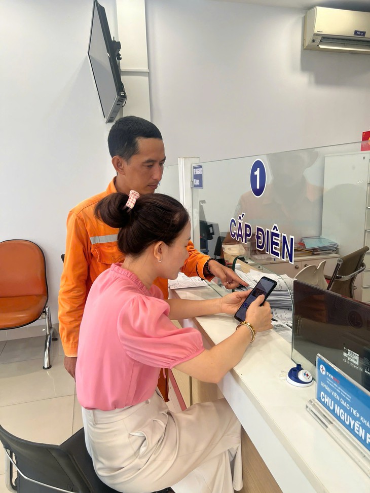 Công ty Điện lực Khánh Hòa: Một chiếc điện thoại, nhiều dịch vụ điện - Ảnh 2.