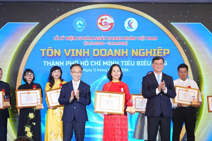 Saigon Co.op nhận cú đúp giải thưởng của TP.HCM trong năm Co.opmart tròn 30 tuổi - Ảnh 2.