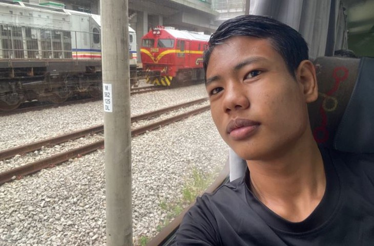 Chàng trai Thái 16 tuổi đưa ông ngoại vượt 2.000km đến Singapore - Ảnh 2.