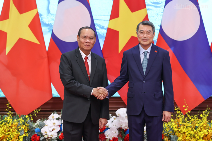 Thủ tướng Lê Minh Hưng: Việt Nam luôn coi trọng và dành ưu tiên cao nhất cho quan hệ với Lào - Ảnh 1.