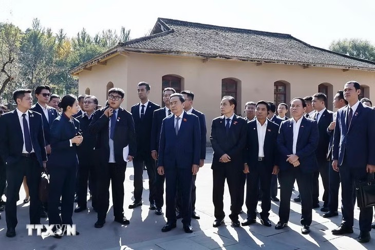 Chủ tịch Quốc hội Trần Gia Mẫn thăm thăm các khu di tích cách mạng tại Trung Quốc - Ảnh 3.