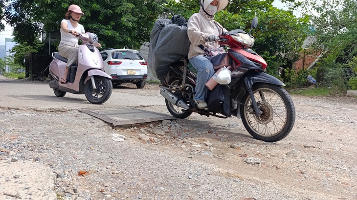 Đà Nẵng: Vì sao đoạn đường đất 20m giữa phố cả chục năm chưa xong? - Ảnh 2.