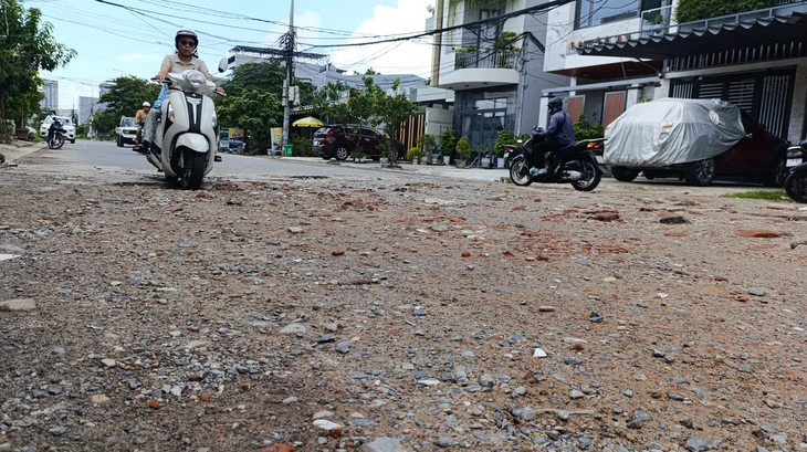 Đà Nẵng: Vì sao đoạn đường đất 20m giữa phố cả chục năm chưa xong? - Ảnh 3.