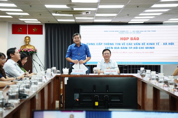 TP.HCM mở làn linh hoạt trên đường Trường Chinh để giảm ùn tắc - Ảnh 2.