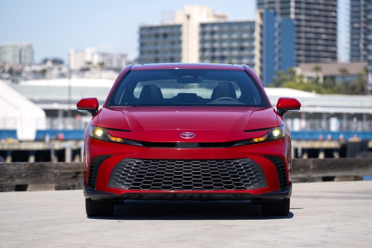 Toyota Camry 2027 ra mắt: Không nâng cấp gì nhưng giá vẫn tăng - Ảnh 2.