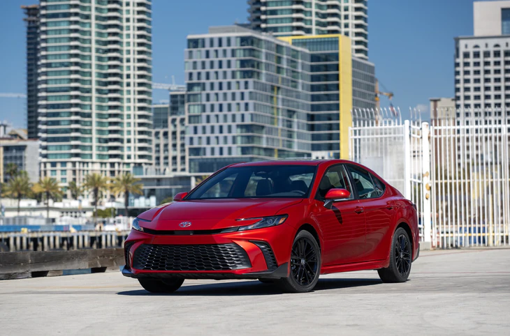 Toyota Camry 2027 ra mắt: Không nâng cấp gì nhưng giá vẫn tăng - Ảnh 1.