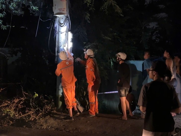 Làm rõ vụ thiếu niên tử vong trong hẻm ngập nước tại TP.HCM, nghi do điện giật - Ảnh 3.