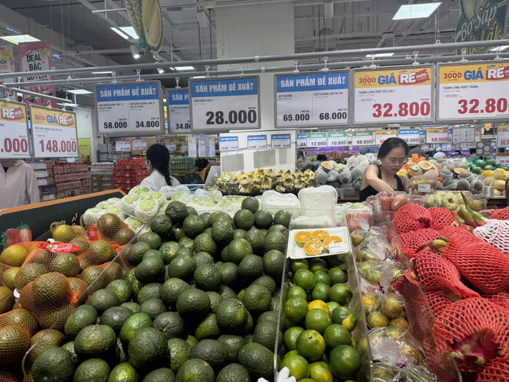 Giá cả đầu ngày: Chanh tăng giá gấp hơn 2 lần, siêu thị đẩy mạnh bình ổn giá mùa cuối năm - Ảnh 3.