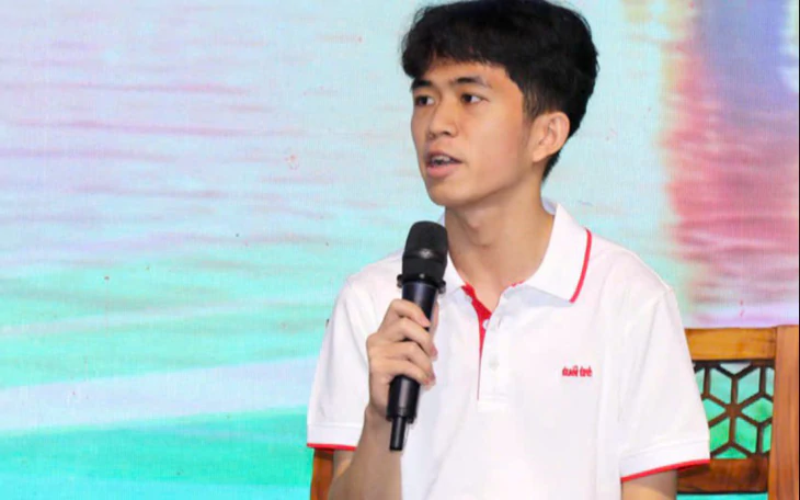 Tiếp sức đến trường Nhiều ngày xin nghỉ học để xếp giấy kiếm từng đồng, nữ sinh mồ côi cha đậu đại học Y dược - Ảnh 2.
