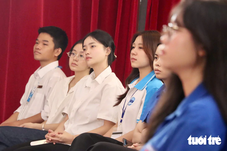 Không chỉ hô hào yêu nước, người trẻ cần làm điều này để đưa Việt Nam vươn xa - Ảnh 5.