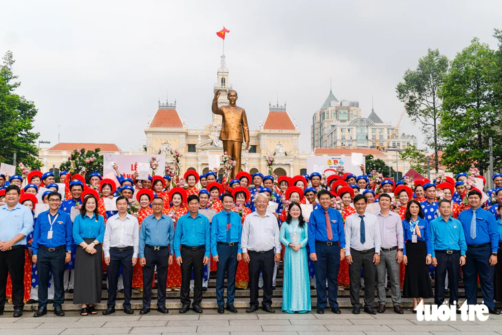 52 Cặp cô dâu chú rể rước dâu Đặc biệt bằng xe đạp và metro tại TP . HCM 2026 - Ảnh 5.