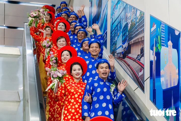 52 Cặp cô dâu chú rể rước dâu Đặc biệt bằng xe đạp và metro tại TP . HCM 2026 - Ảnh 10.