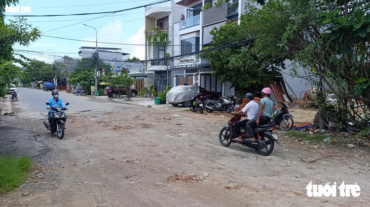 Đà Nẵng: Vì sao đoạn đường đất 20m giữa phố cả chục năm chưa xong? - Ảnh 4.