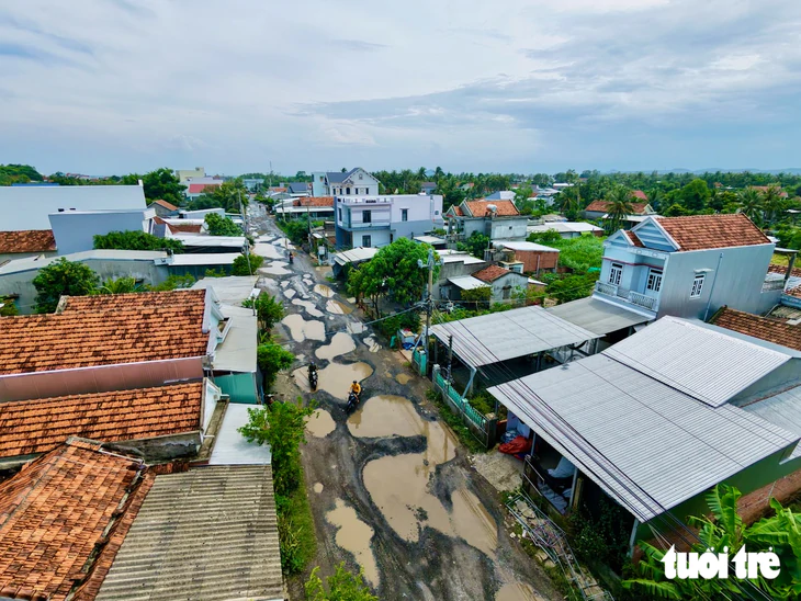 Đường ĐT649 vào danh thắng Gành Đá Đĩa thành 'bẫy' sau mưa - Ảnh 1.