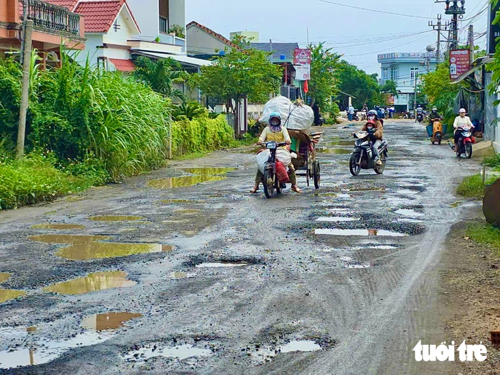 Đường ĐT649 vào danh thắng Gành Đá Đĩa thành 'bẫy' sau mưa - Ảnh 2.