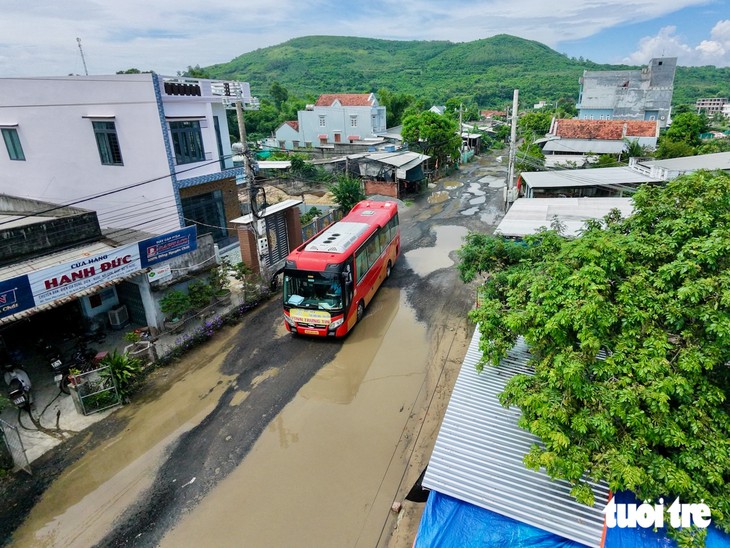 Đường ĐT649 vào danh thắng Gành Đá Đĩa thành 'bẫy' sau mưa - Ảnh 3.