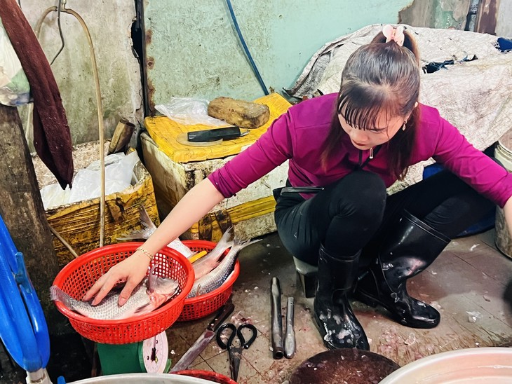 Giá cả đầu ngày: Chanh tăng giá gấp hơn 2 lần, siêu thị đẩy mạnh bình ổn giá mùa cuối năm - Ảnh 2.