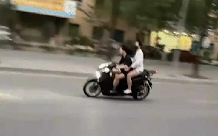 Tuần tra lúc rạng sáng, cảnh sát xử lý loạt 'quái xế' vi phạm - Ảnh 11.