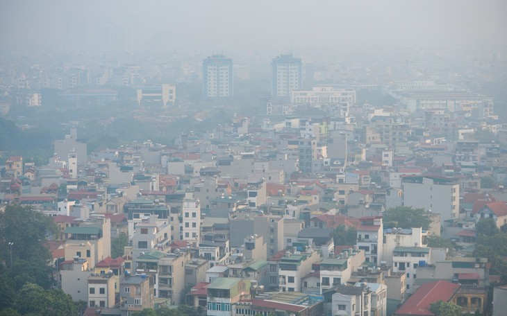 Mù sáng nay tại TP.HCM không bất thường, có thể do khói bụi - Ảnh 2.