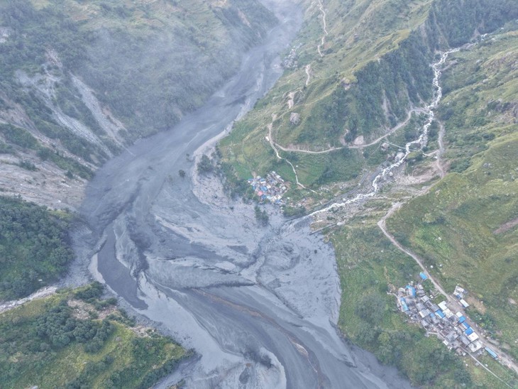 Vì sao lũ quét ở Nepal bất ngờ dâng cao tới 25m? - Ảnh 1.