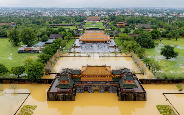 Cuối tuần này mưa to trở lại ở TP.HCM và Nam Bộ, những khu vực nào cần chú ý? - Ảnh 2.