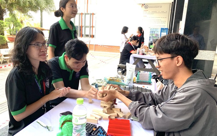 13 tỉ đồng cho sinh viên mượn tiền đóng học phí - Ảnh 2.