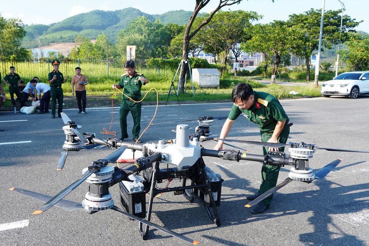 Đà Nẵng thử nghiệm drone chở hàng 120kg phục vụ cứu hộ, cứu nạn - Ảnh 1.