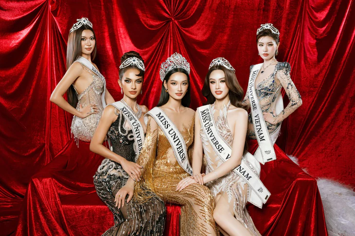 Top 5 'Miss Universe Vietnam' vẫn vui vẻ đi giao lưu sau lộ tin nhắn nói xấu nhau  - Ảnh 1.