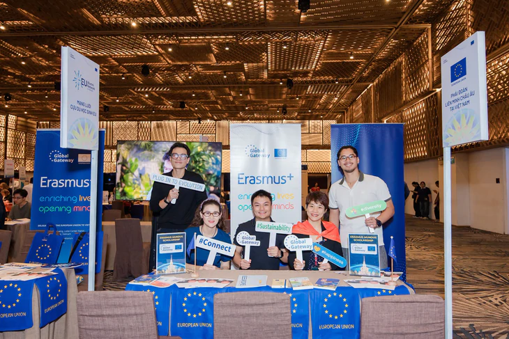 Đại sứ EU mượn tục ngữ Việt để nói về sức mạnh hợp tác Việt Nam - EU - Ảnh 6.