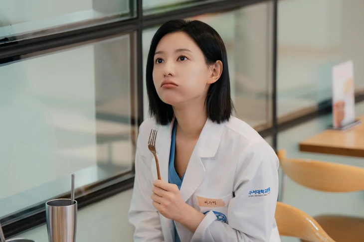 ‘Doctor X’ bị yêu cầu xem xét nội dung phát sóng vì sai lệch y khoa - Ảnh 1.